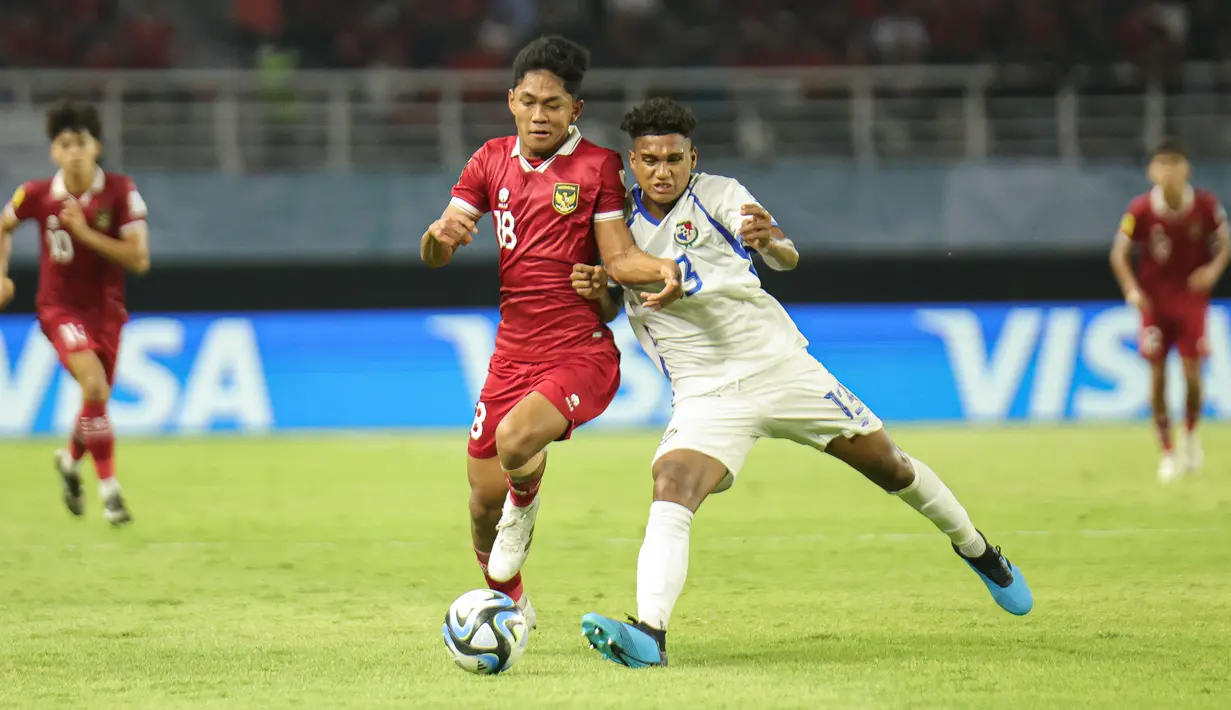 Oldemar Castillo memaksimalkan kesalahan pemain belakang Indonesia untuk membawa Panama memimpin pada injury time bebek pertama. (Doc. LOC WCU17/NFL)