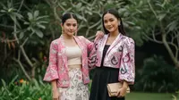 7 Gaya Mix &amp; Match Blazer Crop Top Batik Pink Pastel, Curi Perhatian di 2025