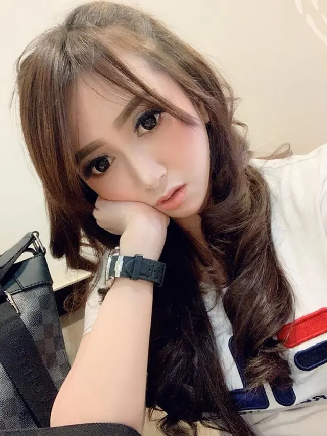 6 Pesona Angely Emitasari, Pedangdut Asal Lamongan yang Kini Jadi Kepala Desa