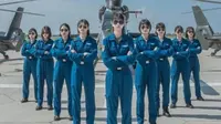 Pilot tentara wanita di China jajal penerbangan perdana. (dok. Facebook/CGTN)