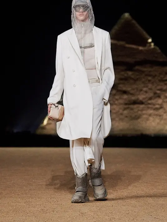 Pergerakan, kemudahan, dan fluiditas adalah aspek utama dari koleksi Kim Jones. Dok/Dior.