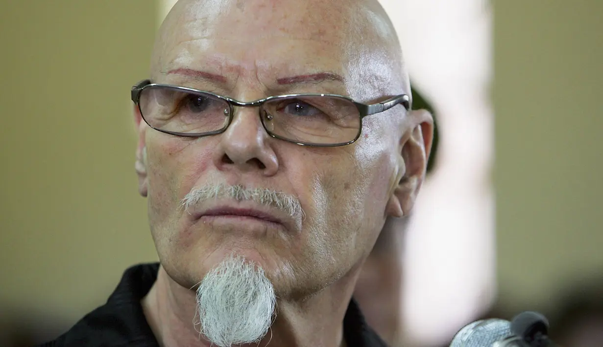 Gary Glitter sempat miliki kehidupan sukses dan bahagia. Namun ia harus kehilangan segalanya karena melakukan pelecehan terhadap anak-anak berusia 10 tahun di Vietnam. (independent.co.uk)
