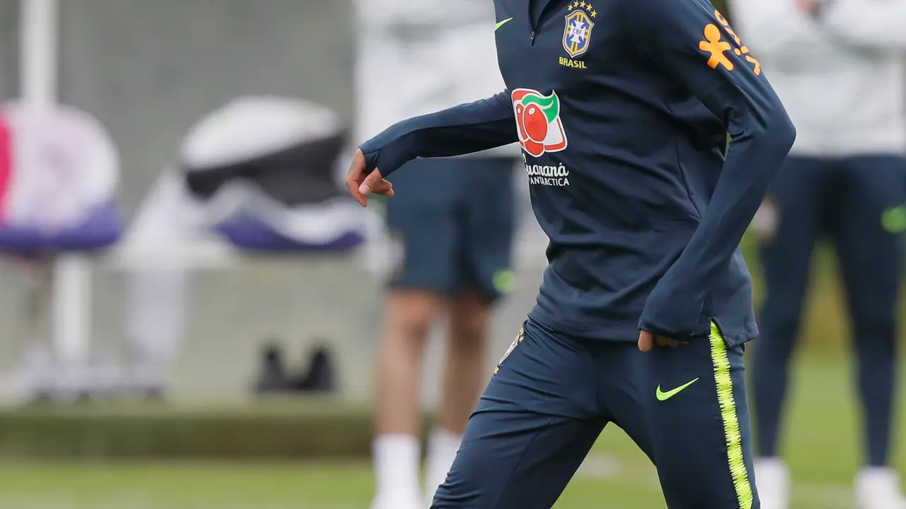 Tingkah Usil Neymar saat Sesi Latihan Bersama Timnas Brasil