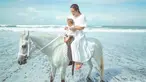 Sebagai seorang ibu yang telah lama menantikan buah hati, kini hari-hari Shandy Aulia pun makin berwarna. Ia pun selalu fokus dan perhatian kepada buah hati perempuannya Claire Herbowo. Hal ini pun ia tunjukan dalam media sosial Instagramnya. (Liputan6.com/IG/@shandyaulia)