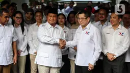 Hary Tanoe datang bersama beberapa jajaran Perindo, di antaranya Sekjen Perindo Ahmad Rofiq dan Ketua Harian Nasional DPP Perindo Muhammad Zainul Majdi. (Liputan6.com/Johan Tallo)