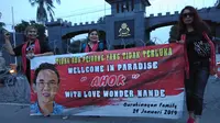 Sambut Kebebasan Ahok, Emak-emak Ini Beri Hadiah Ulos Simbol Perdamaian