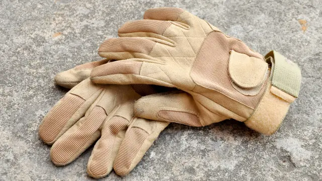 Memakai Sarung Tangan