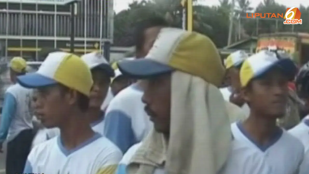 becak-demo-131018b.jpg