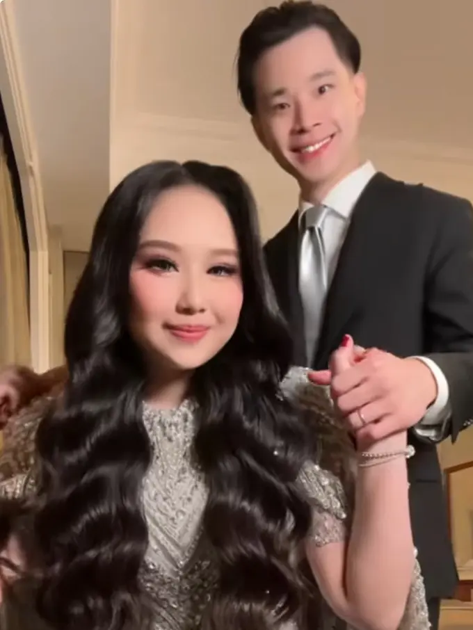 Sisca Kohl bak Rapunzel Curi Perhatian di Pernikahan Adik Iparnya Jessica Jane