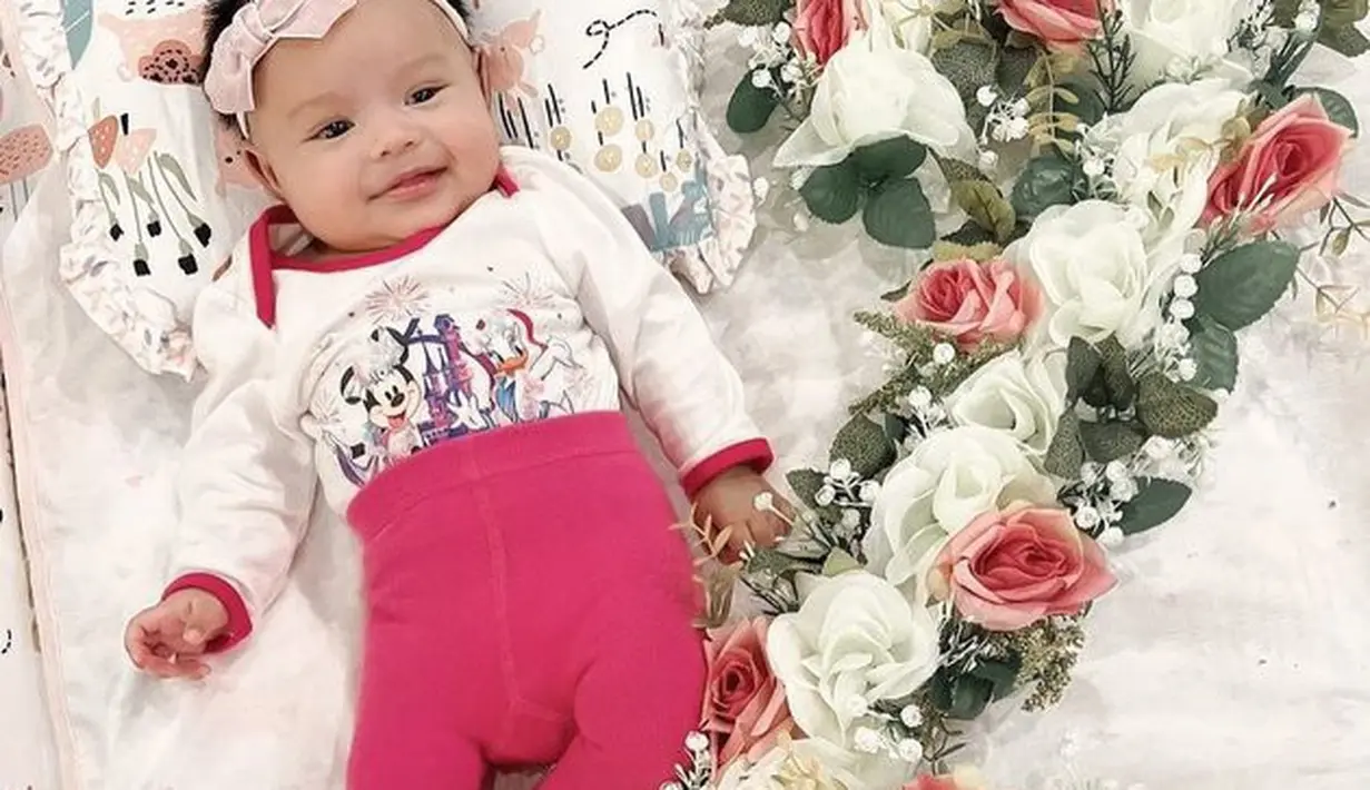<p>Ketika usianya 2 bulan, rambut Ameena sudah terlihat lebat dan makin menggemaskan. [Foto: Instagram.com/attahalilintar]</p>