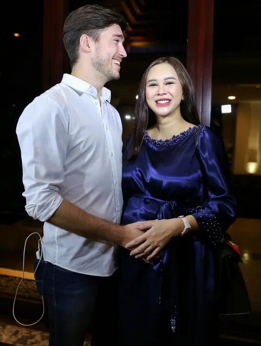 Aura Kasih dan Eryck Amaral