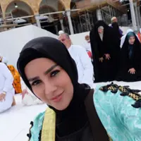 Olla Ramlan berangkat umrah. (Instagram/ollaramlanaufar)