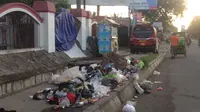 Sampah bertebaran di Jalan Ahmad Yani, Kecamatan 14 Ulu Palembang (Liputan.com / Nefri Inge)
