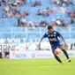 Dedik Setiawan, pemain muda Arema yang masih tampak grogi saat menghadapi Bhayangkara FC di Piala Presiden 2017 (Foto: Rana Adwa/Liputan6.com)