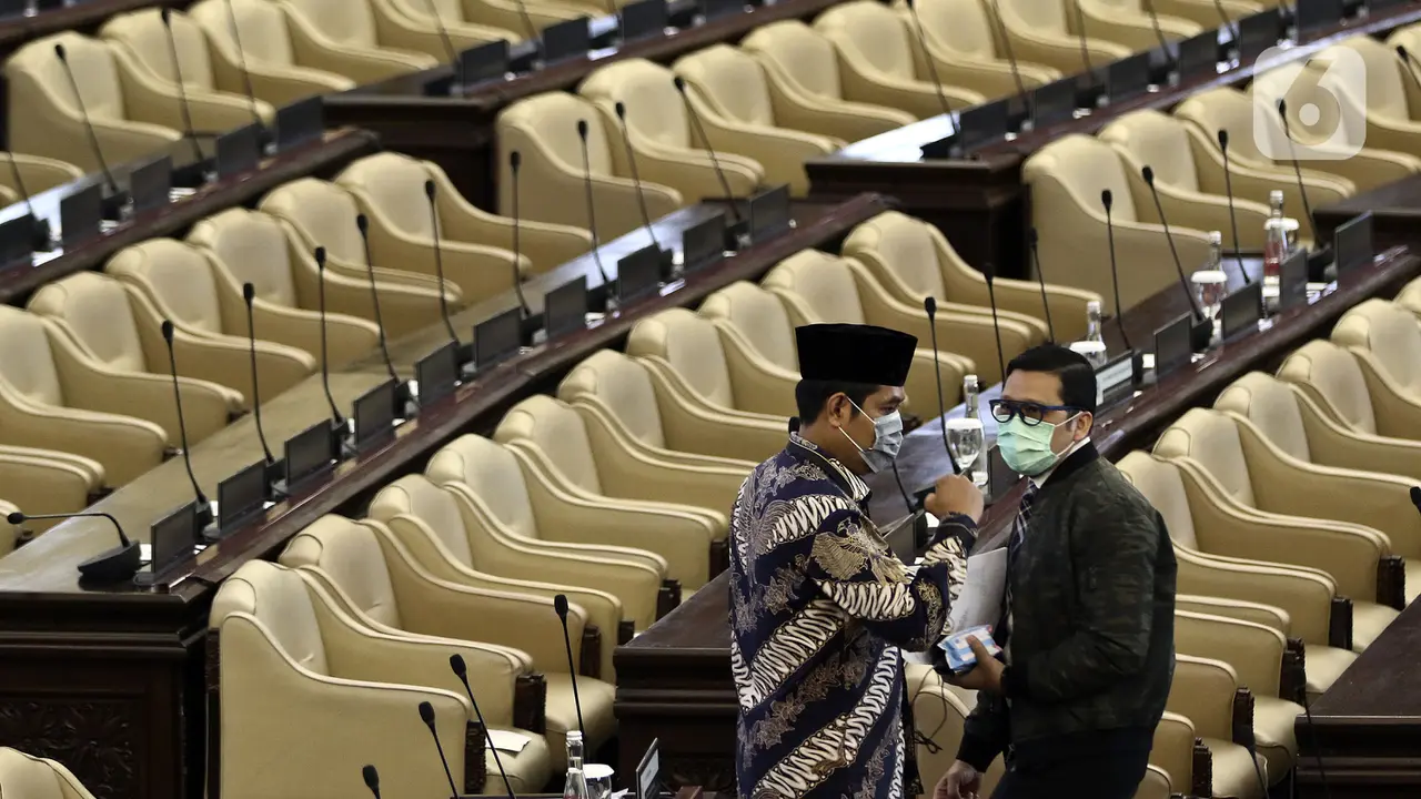FOTO: DPR Nekat Gelar Paripurna Tatap Muka