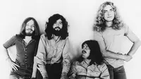 Potret Led Zeppelin saat mempromosikan karyanya pada 1971 silam. Personel yang ada di dalam foto: John Paul Jones (bass), Jimmy Page (gitar), John Bonham (drum), dan Robert Plant (vokal). (Wikimedia Commons/Atlantic Records)