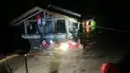 Penyelamat mengevakuasi orang-orang dari daerah banjir di Kota Ozamiz, Misamis Occidental, Filipina (25/12/2022). Dua orang tewas dan hampir 46.000 lainnya meninggalkan rumah mereka saat banjir pada libur Hari Natal. (Handout / Philippine Coast Guard (PCG) / AFP)