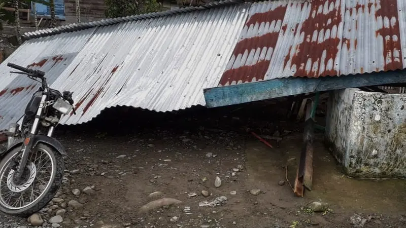 Rumah rusak akibat hujan es disertai angin kencang di Aceh