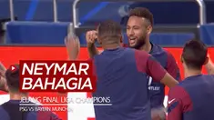Berita video bintang PSG, Neymar, tampak bahagia menjalani latihan jelang laga final Liga Champions 2019/2020 melawan Bayern Munchen.