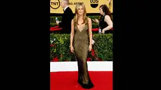 Penampilan Jennifer Aniston berhasil menyedot perhatian di karpet merah ajang penghargaan SAG Awards 2015 di Shrine Auditorium, LA, Minggu (25/1). (Ethan Miller/Getty Images/AFP)