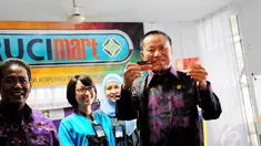 Kantor Wilayah Kementerian Hukum dan HAM DKI Jakarta, meluncurkan e-money di Rutan Cipinang, Jumat (20/6/14). (Liputan6.com/Faizal Fanani)