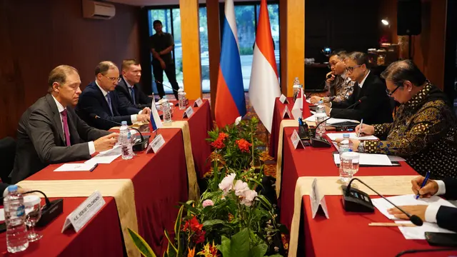 Menteri Koordinator Bidang Perekonomian Airlangga Hartarto bertemu Deputi Pertama Perdana Menteri Rusia Denis Manturov, di Bogor, Jumat (16/10/2026). (Dok Kemenko Perekonomian)