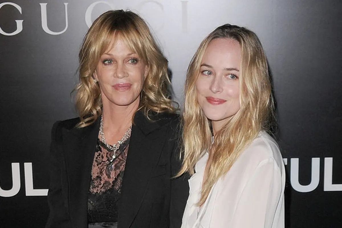 Dakota Johnson Larang Ibunya Nonton Fifty Shades of Grey