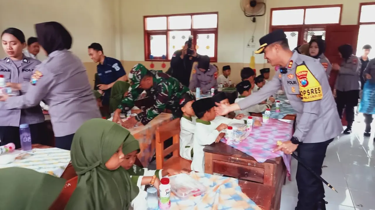 Jajaran Polres Jember dan Kodim 0824 Jember saat meninjau uji coba MBG di SDN Kamal 03 Arjasa (Istimewa)