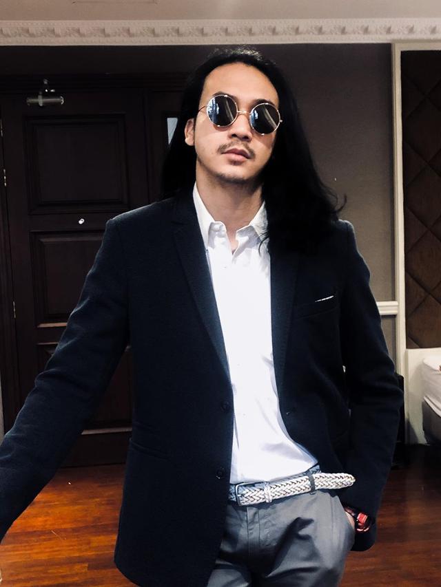 6 Potret Terbaru Dimaz Andrean Tampil Gondrong, Makin Tampan