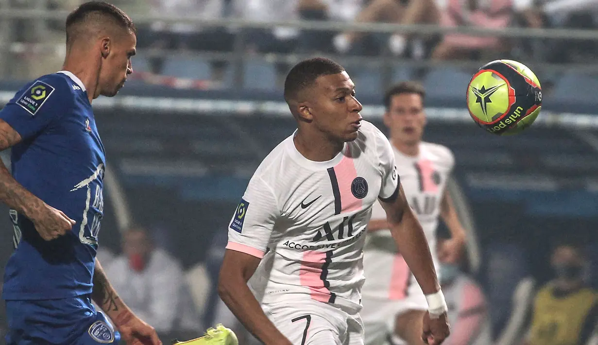 Pada babak kedua, baik PSG maupun Troyes tidak mampu menambah gol hingga peluit akhir dibunyikan. PSG sementara memimpin klasemen Ligue-1 atas kemenangan 2-1 atas Troyes. (Foto: AFP/Francois Nascimbeni)