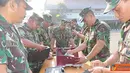 Citizen6, Surabaya: Pama dan Pamen Kobangdikal turut dalam Binlat bongkar pasang senjata Pistol di Lapangan RE. Martadinata, Kesatrian bumimoro, Surabaya. (Pengirim: Penkobangdikal).
