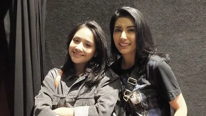 [Bintang] Nagita Slavina dan Tyas Mirasih