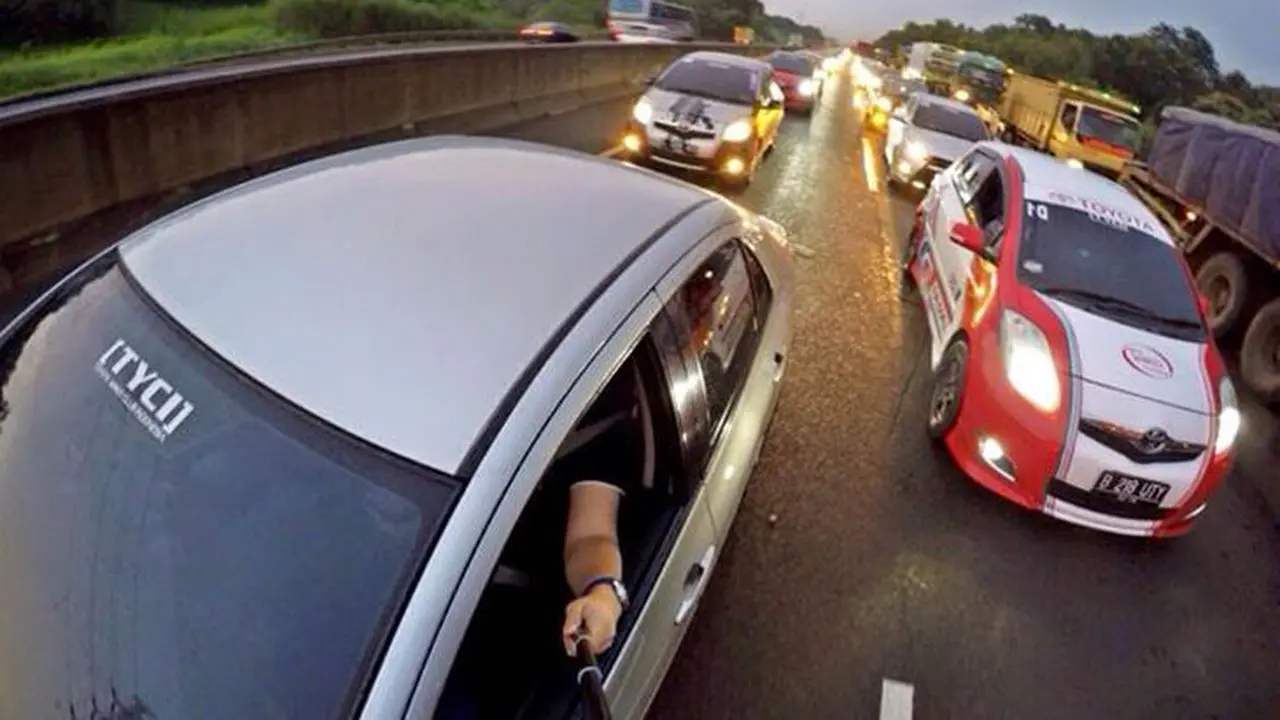 Penggila Touring Kumpul di Padang