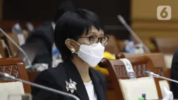 Menlu Retno Marsudi saat rapat bersama Komisi I DPR RI, Jakarta, Selasa (26/1/2021). Rapat membahas Kebijakan pelindungan WNI di luar negeri dalam menghadapi gelombang kedua COVID-19 dan kebijakan politik luar negeri Indonesia terhadap perkembangan di dunia. (Liputan6.com/Angga Yuniar)