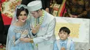 Rifky Balweel dan Biby Alraen kini tengah berbahagia lantaran sudah resmi menjadi sepasang suami istri. Minggu, 7 Januari 2018, pernikahan berlangsung di Masjid PTIK, Kebayoran Baru, Jakarta Selatan. (Adrian Putra/Bintang.com)