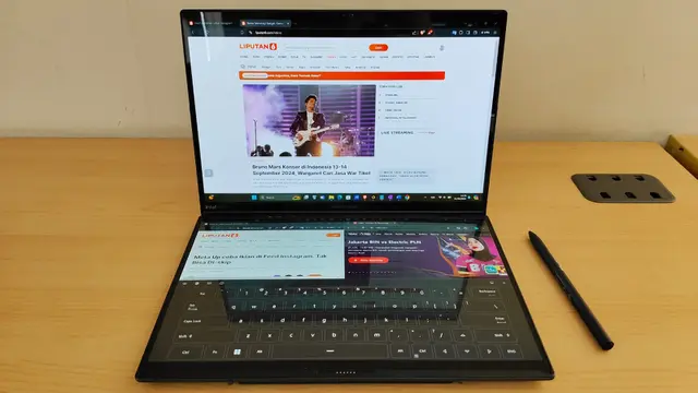 Mode Dual-screen dengan Virtual Keyboard Asus Zenbook Duo 14 OLED UX8406MA