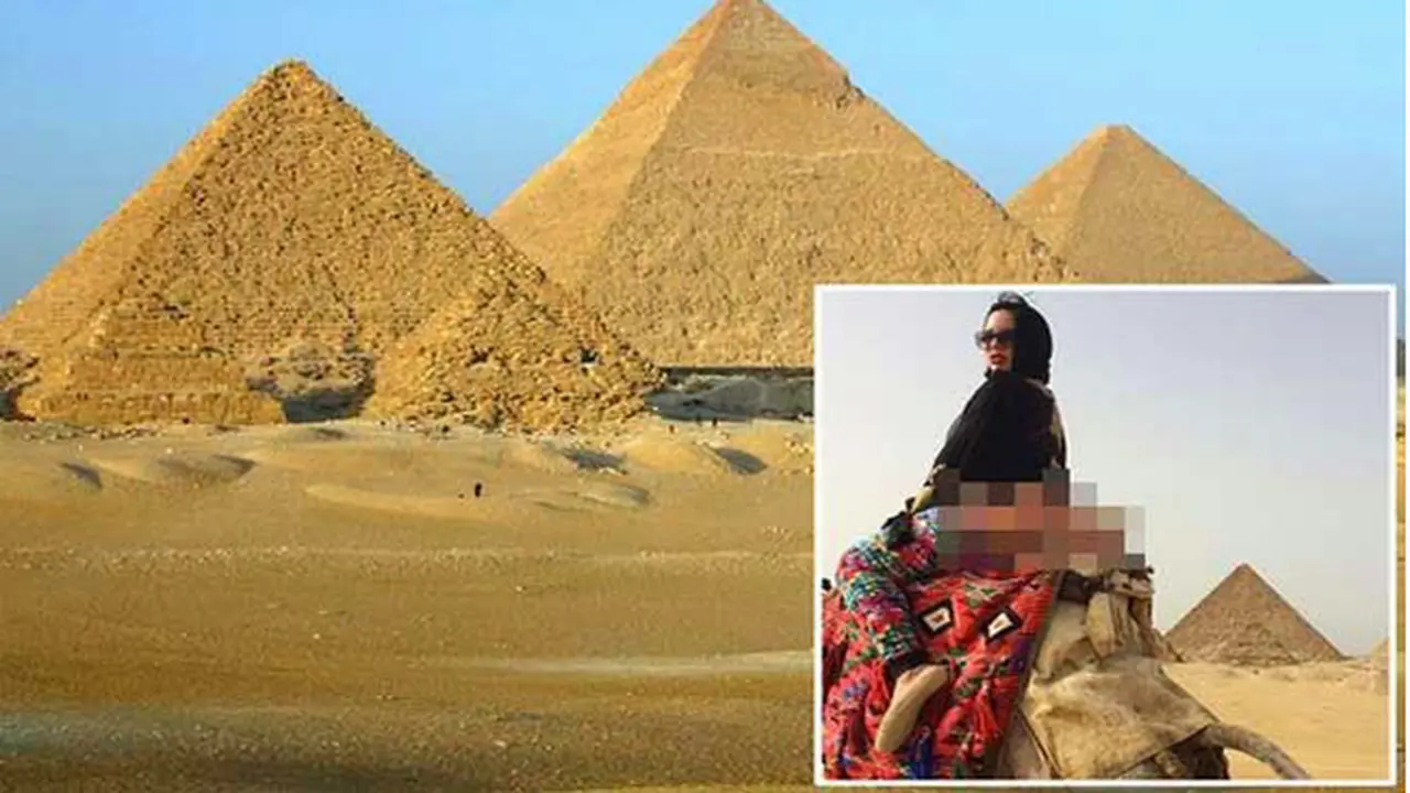 Posting Foto Senonoh di Piramida Mesir, Wanita Ini Jadi Sorotan