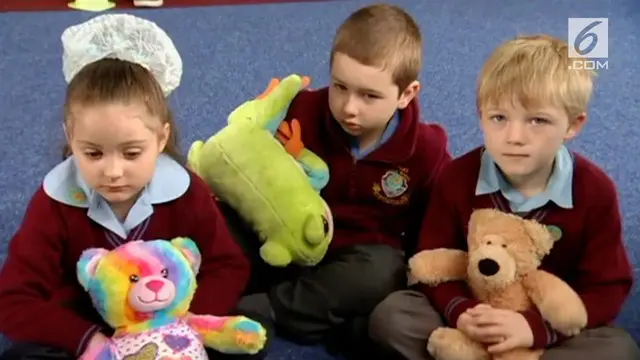 Penggunaan skenario dan boneka diharapkan membantu pemahaman anak-anak.
