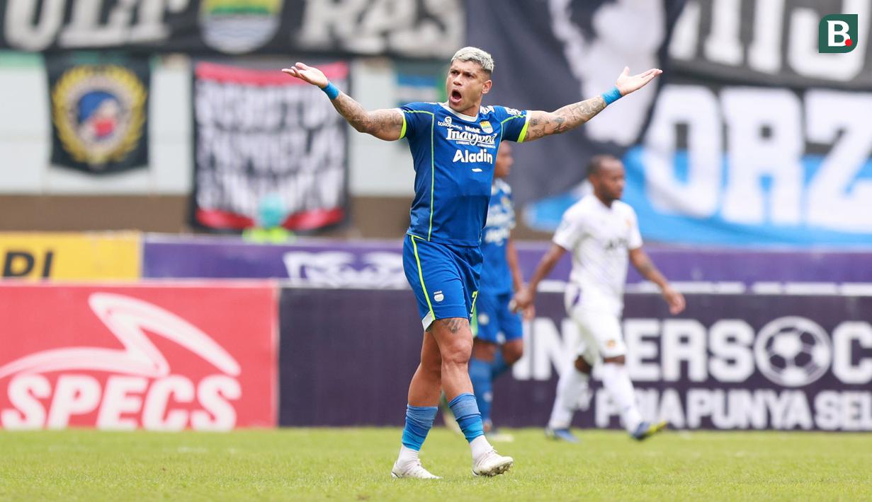 <p>Ekspresi kecewa Pemain Persib Bandung, Ciro Alves saat menghadapi Persik Kediri pada laga lanjutan BRI Liga 1 2022/2023 di Stadion Pakansari, Bogor, Rabu (8/3/2023) sore WIB. (Bola.com/M Iqbal Ichsan)</p>