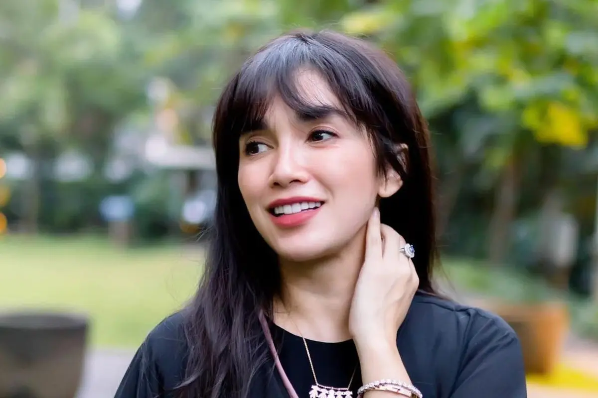 Potret Memesona Ussy Sulistiawaty di Usia 41 Tahun