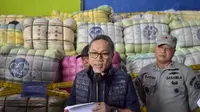 Menteri Perdagangan Zulkifli Hasan kembali memimpin pemusnahan pakaian bekas asal impor. Kali ini, sebanyak 824 bal senilai Rp10 miliar pakaian bekas asal impor dimusnahkan di Komplek Pergudangan Jaya Park, Sidoarjo, Jawa Timur pada Senin (20/3).