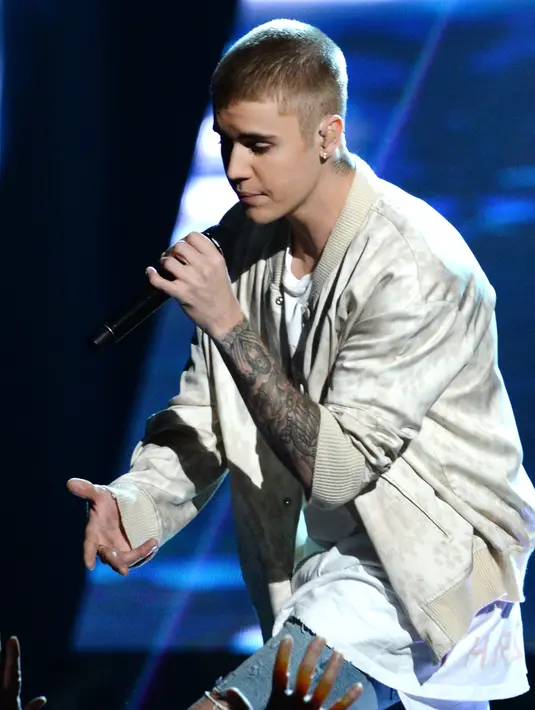 Tak hanya itu, beberapa waktu lalu Justin mengancam menghapus akun instagramnya dan memutuskan komunikasi dengan penggemarnya, karena berniat membela Sofia Richie yang diserang oleh penggemarnya. (AFP/Bintang.com)