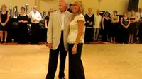 Tak disangka, pasangan usia senja bisa lincah berdansa seperti ini. Foto: Brightside.me