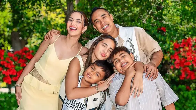 Kehangatan Keluarga Warnai Ultah ke-35 Nia Ramadhani (Instagram/@ramadhaniabakrie)