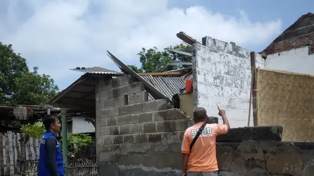 Rumah rusak diterjang Puting Beliung di Kabupaten Situbondo.