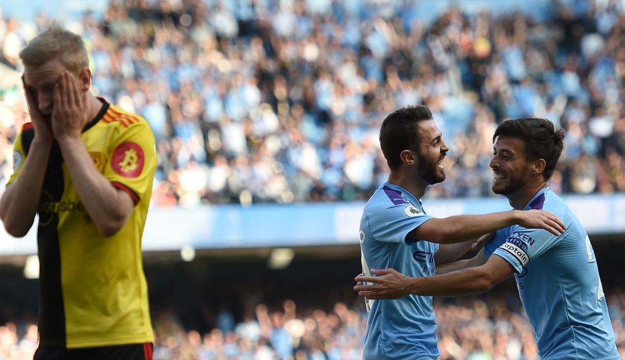 Gelandang Manchester City, Bernardo Silva, merayakan gol ke gawang Watford pada laga Premier League di Stadion Etihad, Manchester, Sabtu (21/9). City menang 8-0 dari Watford. (AFP/Oli Scarff)
