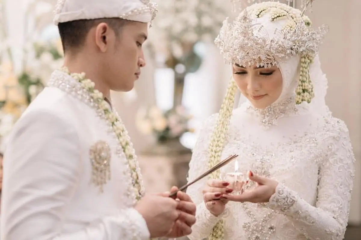 Baju Pengantin Adat Sunda Hijab
