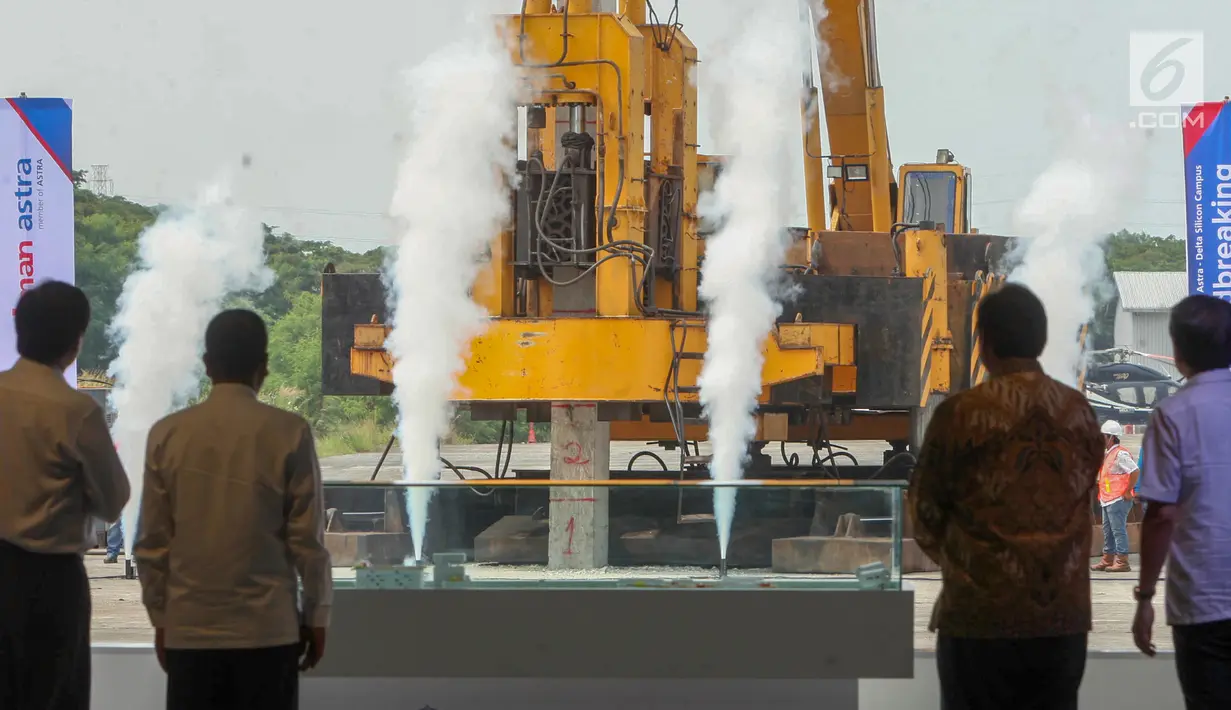 Suasana groundbreaking Kampus Polman Astra Delta Silicon, di Kabupaten Bekasi (10/5/2019). Kampus yang dirancang dengan konsep green campus didirikan di atas tanah seluas 5 hektare dengan total luas bangunan sekitar 47.000
meter persegi. (Liputan6.com/HO/Ilham)
