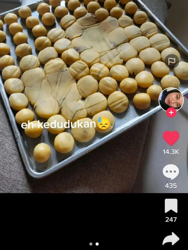 Cap Kaki Kucing, Ini 6 Potret Adonan Kue Lebaran yang Kinjak Ini Bikin Kesal