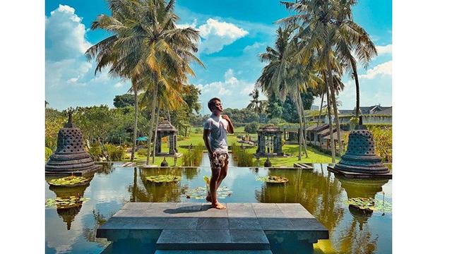 7 Potret Danang D'Academy di Luar Panggung, Tampil Kasual dan Stylish